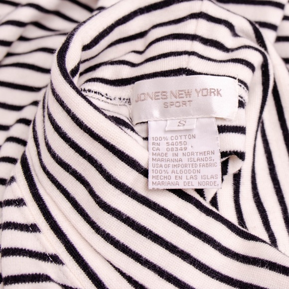 ❌SOLD❌Vintage 90s black + white striped turtleneck - Picture 7 of 8